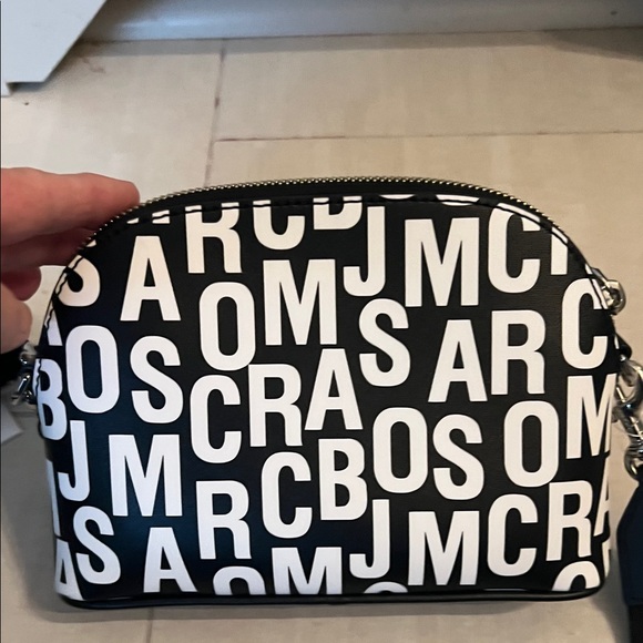 Marc Jacobs signature dome crossbody (NWOT) - Picture 4 of 5